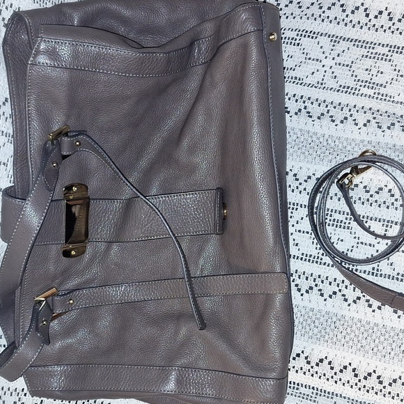 Gray Shoulder Bag with Gold Hardware and Detachable Strap - Picture 7 of 8